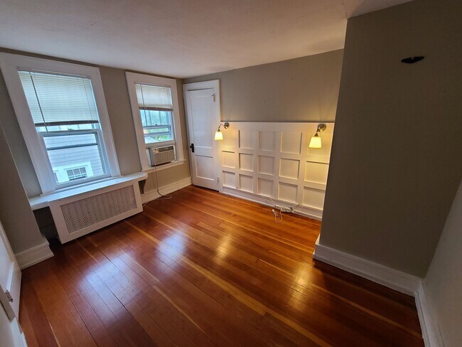 Building Photo - 3 Bedroom Single Family