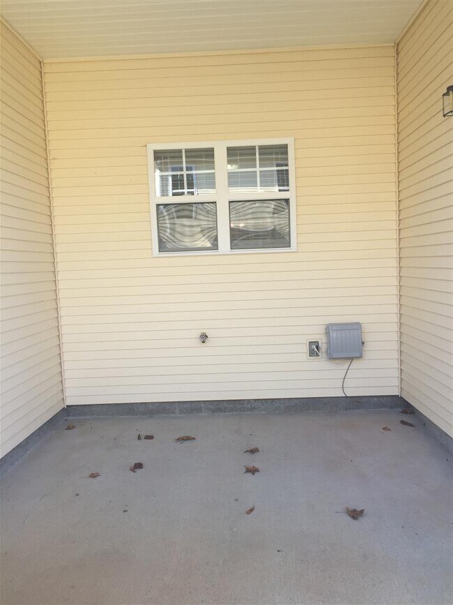 Building Photo - Large townhome near Percy Priest Lake