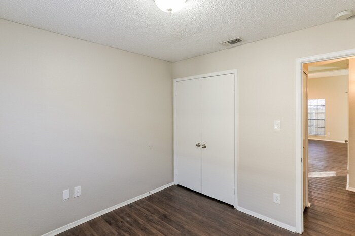 Building Photo - 410 Wellington Dr