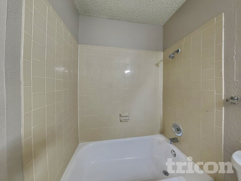 Building Photo - 9506 Sugarloaf Dr