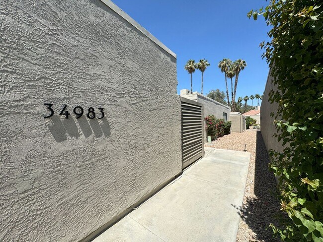 Building Photo - 34983 Mission Hills Dr