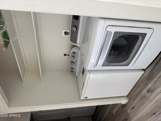 Building Photo - 13423 E Boston St