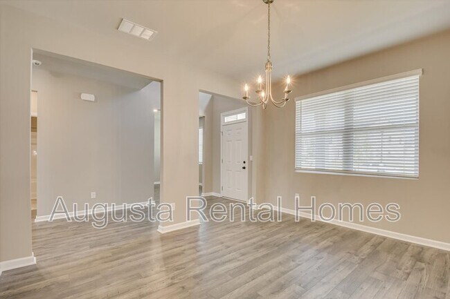 Building Photo - 560 Post Oak Ln