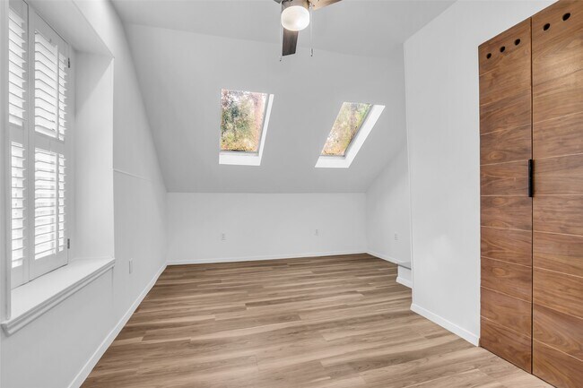 Building Photo - 41 Hickory Oak Dr