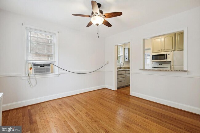 Building Photo - 619 S Garfield St