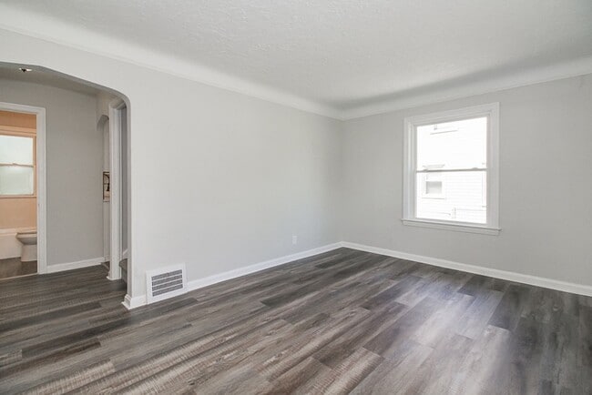 Building Photo - Fully Updated Home For Rent in Euclid