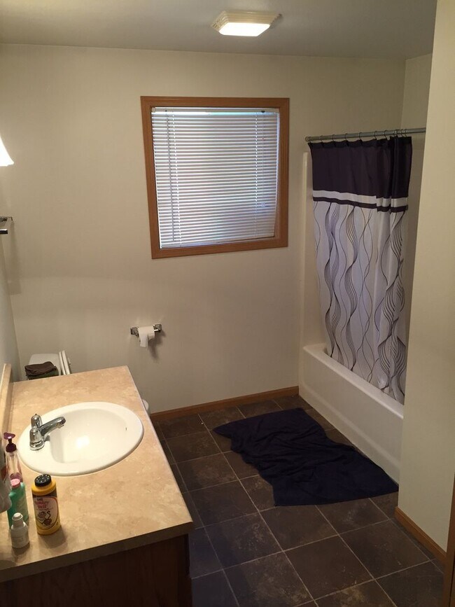 Building Photo - 103 9th Ave