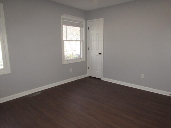 Building Photo - 1716 Twin Brooks Dr SE