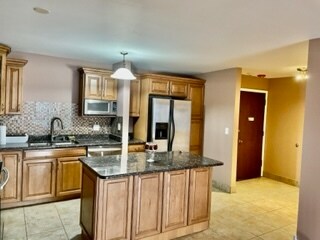 Kitchen - 400 Ascot Dr