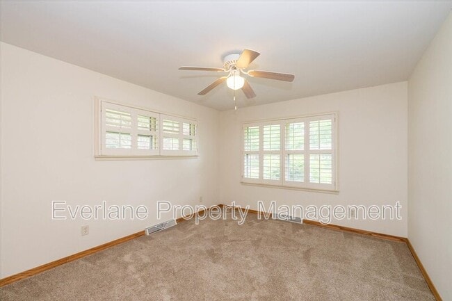 Building Photo - 647 Alwyne Rd