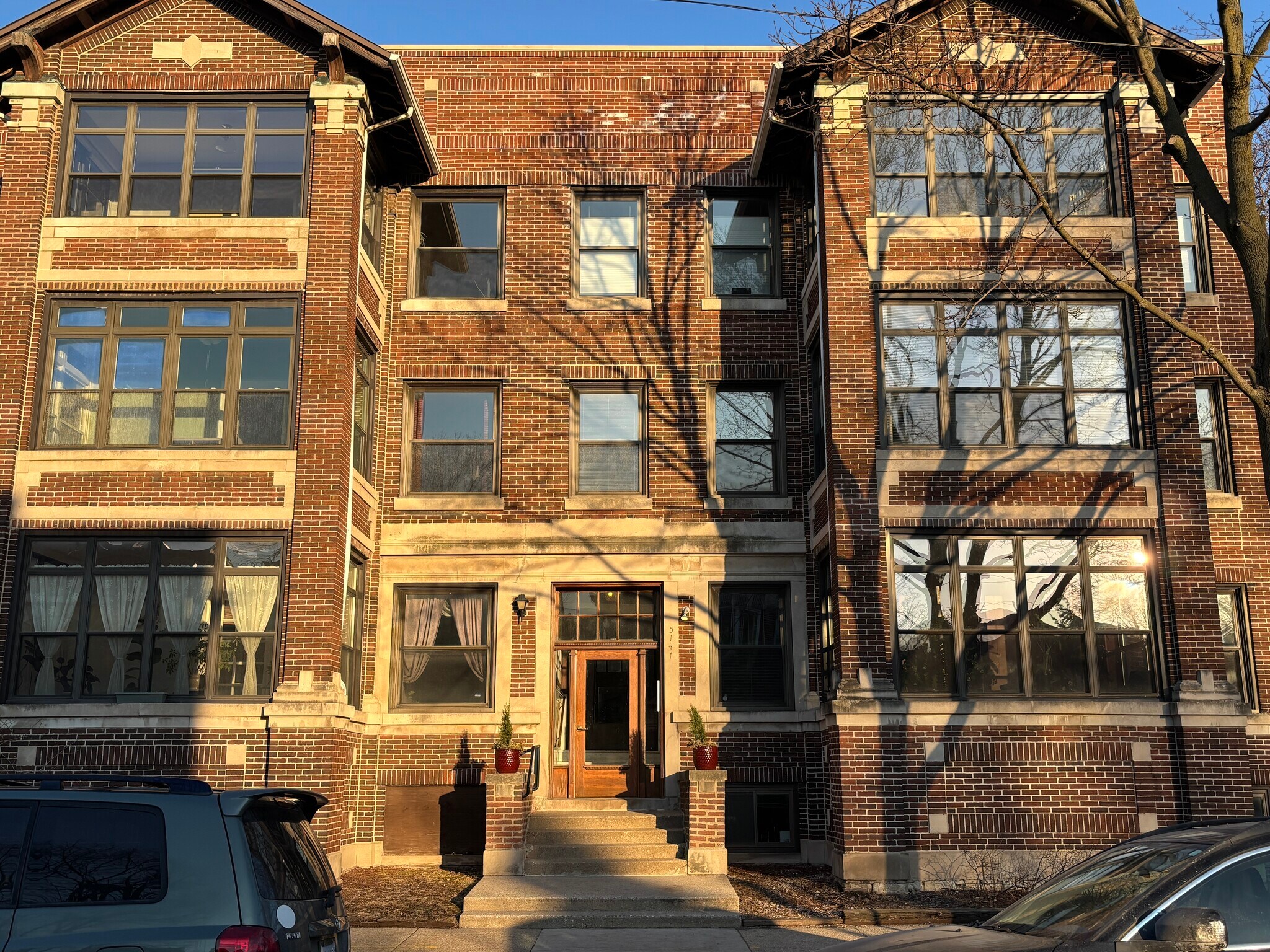 Building Photo - 5141 S Ellis Ave