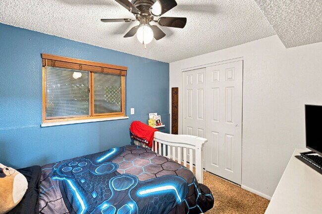 Building Photo - Beautiful 4BED/2BA Tri-Level Home in Widefield Country Club Heights