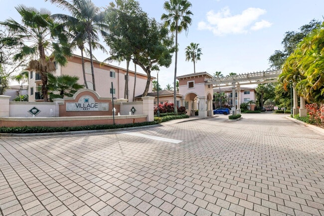 Building Photo - 2005 SE 10th Ave