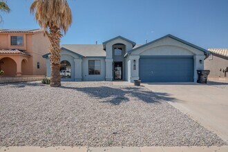 Building Photo - Conveniently located 3 Bedroom, 2 bath