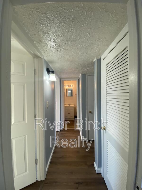 Building Photo - 1600 S 6th St