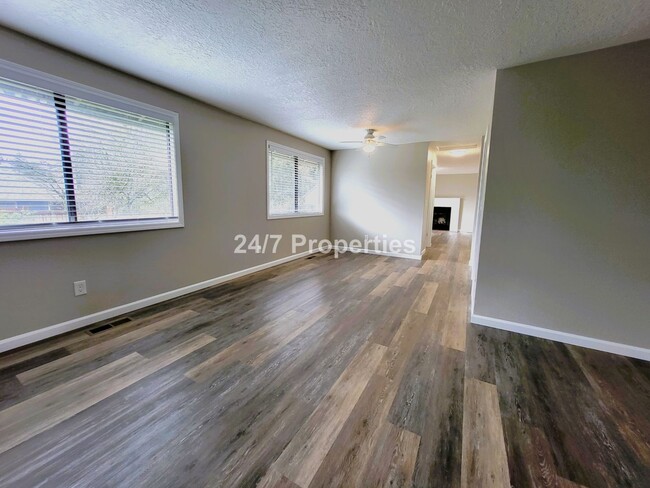 Building Photo - Charming 3BD I 2BA in Beaverton! - Price D...