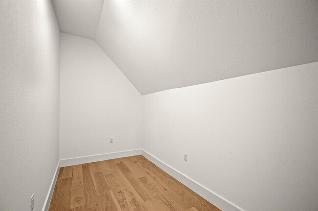 Building Photo - 2715 Sweeney Ln