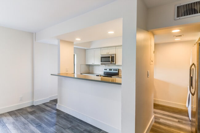 Building Photo - 9137 NW 38th Dr