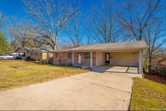 Building Photo - New Listing!