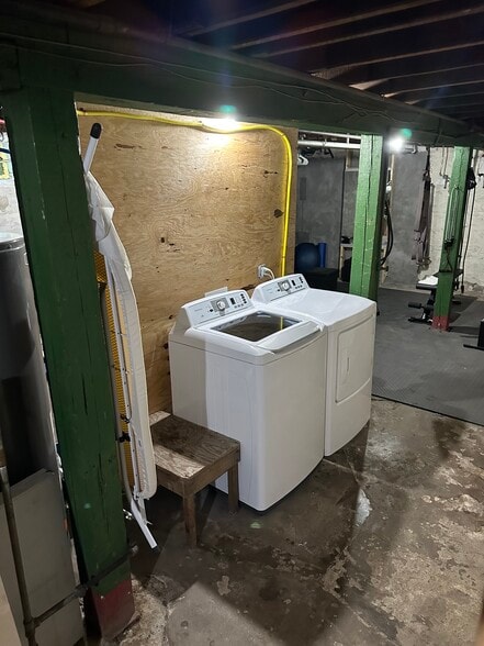 Shared Laundry Area - 1819 4th St NE