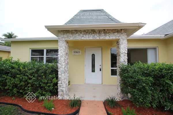 Building Photo - 5365 SW 10th Ct
