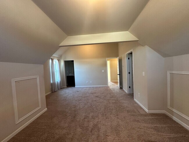 Building Photo - 549 W Holloway Dr