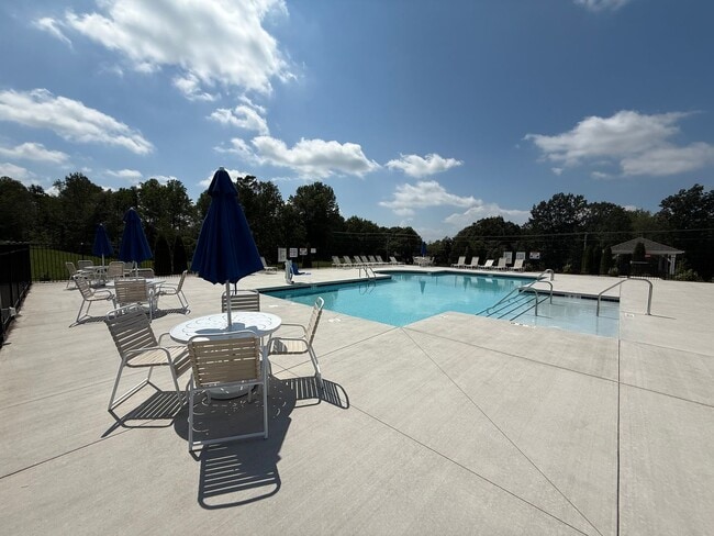 Building Photo - Modern 3-Bedroom Home in Community with Po...