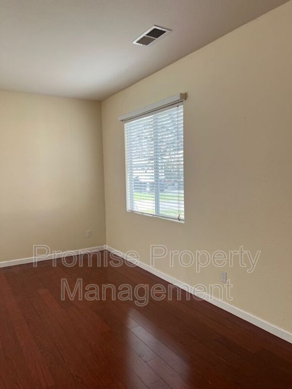 Building Photo - 2305 Bliss Cir