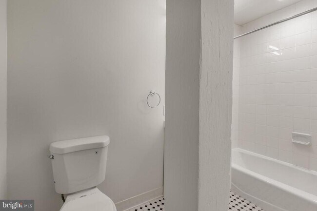 Building Photo - 303 Vine St