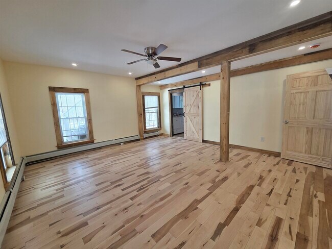 Building Photo - 526 Canaan St