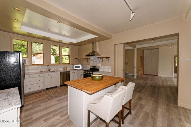 Building Photo - 1412 River Rd