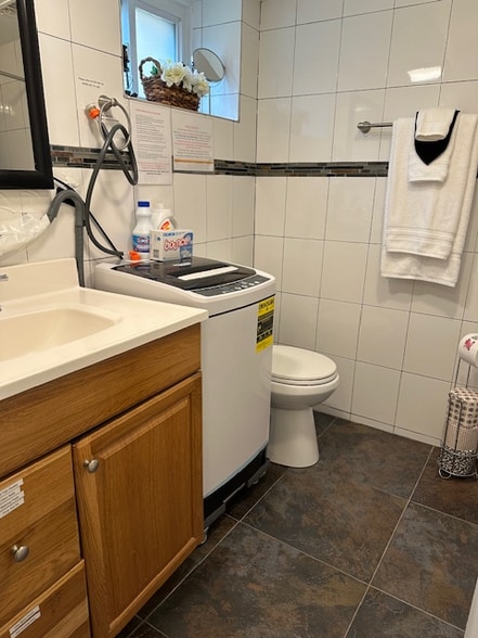 Building Photo - 1421 F St NE