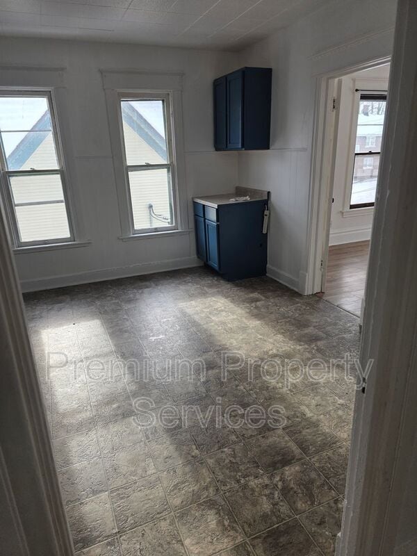 Primary Photo - 402 S Gardiner Ave