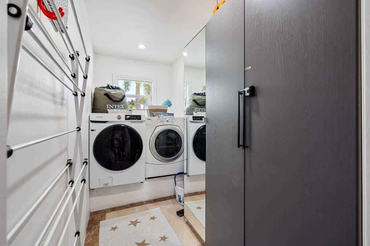 Building Photo - 720 SE 5th Ave