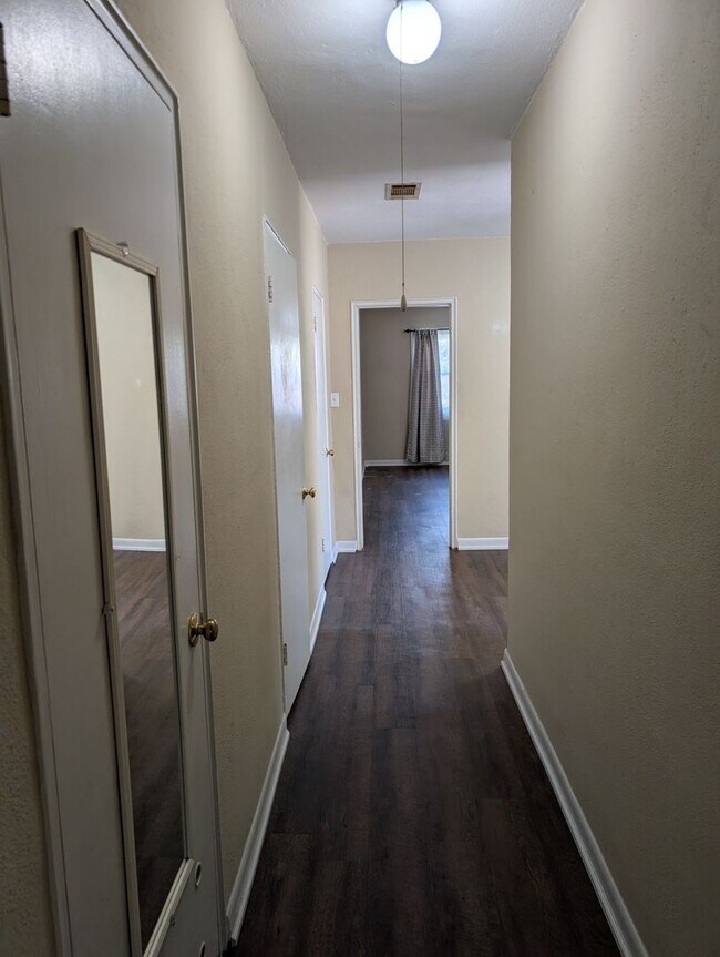 Building Photo - Fifth Ave/ Seventh St