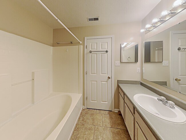 Building Photo - 460 Brookview Drive