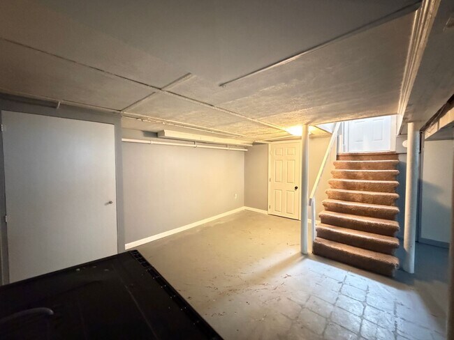 Building Photo - 3 Bedroom Home With A  Basement And Large Back Yard