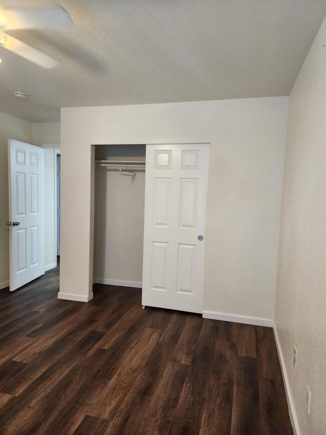 Building Photo - 1953-1955 Glen Ridge Dr