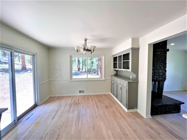 Building Photo - 5355 S Hatch Dr