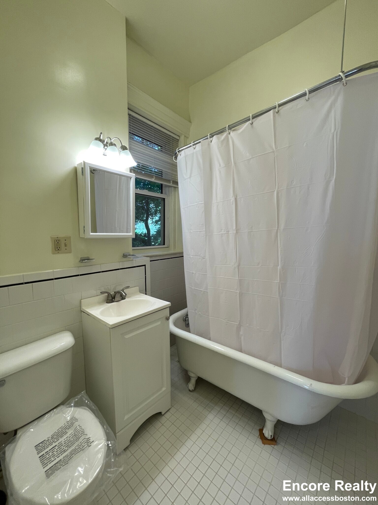 Building Photo - 108 Peterborough St