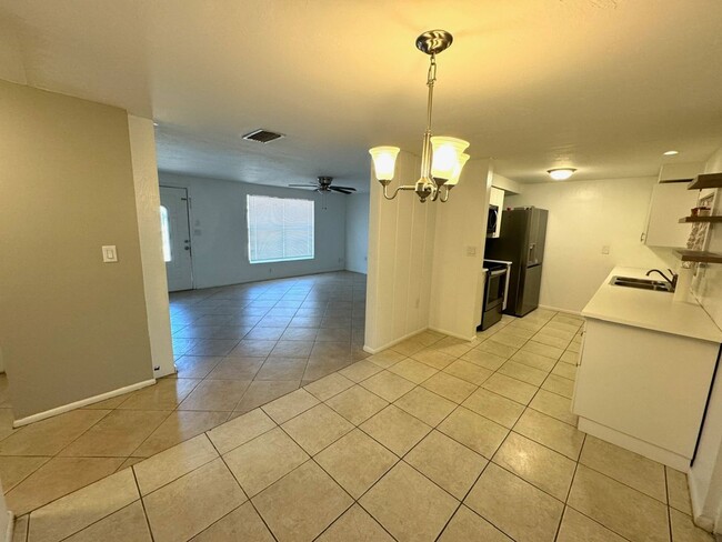 Building Photo - Spacious 2-Bed/2-Bath + Bonus Room Home fo...