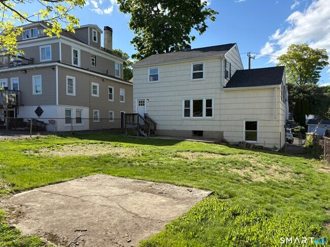 Building Photo - 6 Hillside Pl