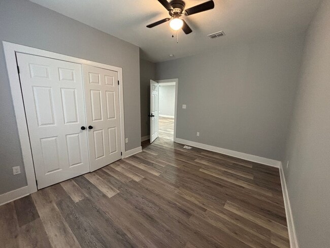 Building Photo - 5 bedrooms!! Remodeled top to bottom!