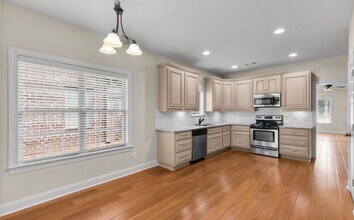 Building Photo - 6616 Braddock Pl