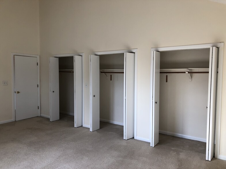 Building Photo - 184 Kings Hwy