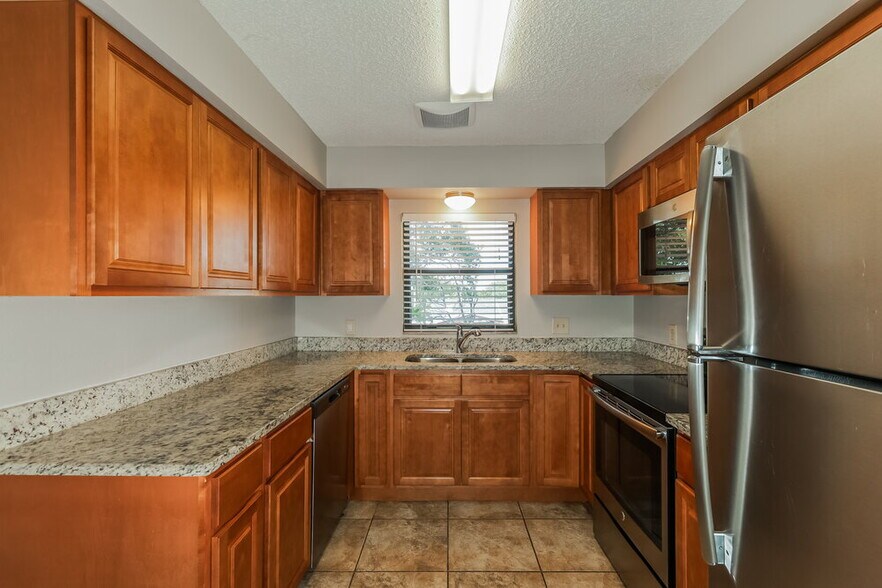 Building Photo - 1424 Covington Ct