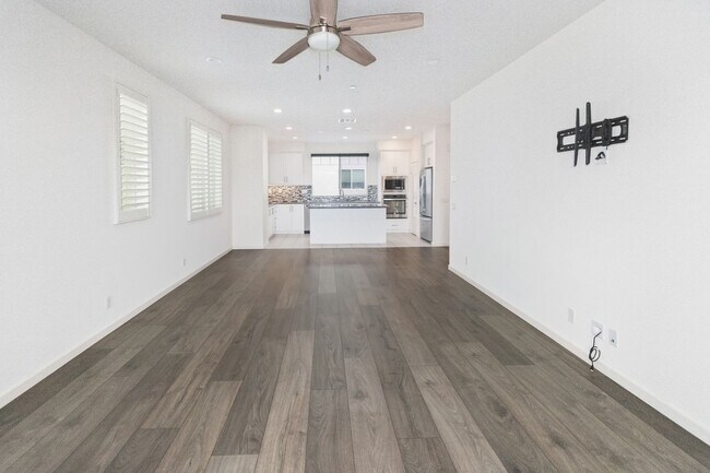 Building Photo - 4 Bedroom, 3 and 1/2 Bath Townhome in the Great Park