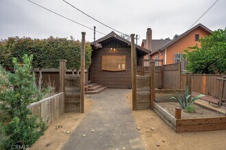 Building Photo - 1243 Yosemite Dr