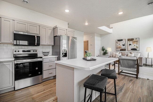 Building Photo - 5702 E Avett Pl