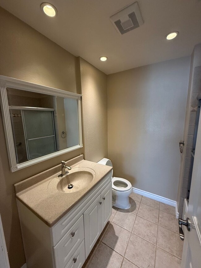 Building Photo - Gorgeous and Upgraded 4 Bed, 2.5 Bath Two-Story in Villa Portofino!